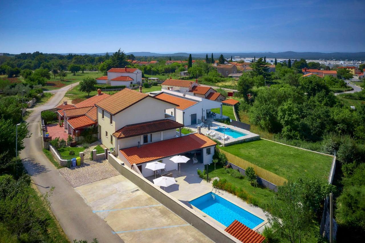 Holiday House Emma Burići Esterno foto